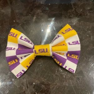 Slide over collar bow